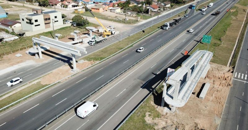 Trânsito da BR-101 em Imbituba será afetado para o içamento das vigas da nova passarela