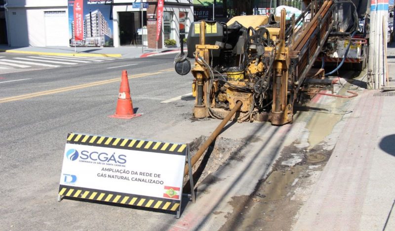 Obras para expansão da tubulação de gás alteram trânsito em Florianópolis