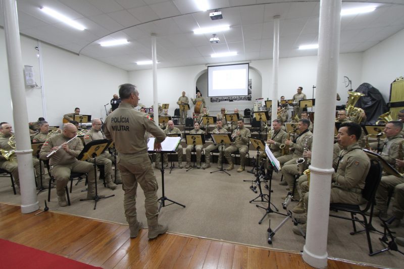 A Comenda Barriga-Verde da Polícia Militar foi, concedida pelo comando-geral para os integrantes da banda da PMSC