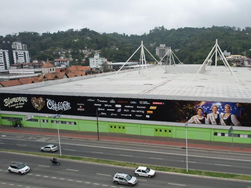 Mega painel no Parque Vila Germ&acirc;nica – Foto: Marlon Luciani Radtke/Reprodu&ccedil;&atilde;o/ND