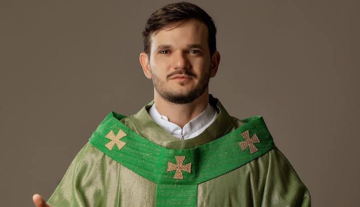 imagem de divulgação do padre Patrick Fernandes no Cerco de Jericó em Camboriú