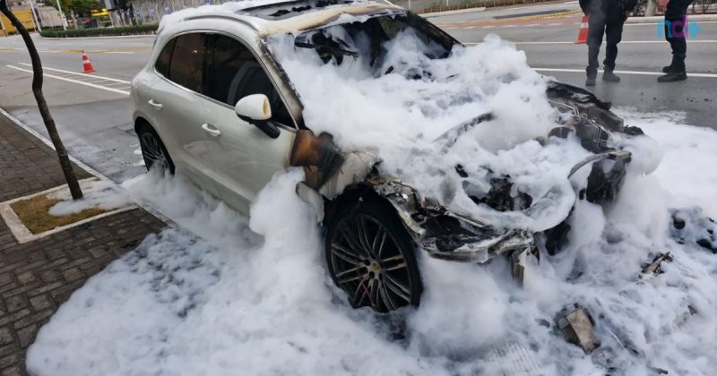 Imagem mostra porsche destruída por incêndio em Balneário Camboriú