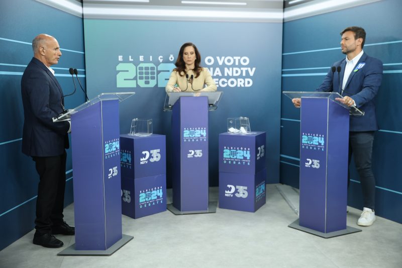 Portanova (Avante) e Pedrão (PP) em debate entre os candidatos a prefeito de Florianópolis na NDTV Record Portanova (Avante) e Pedrão (PP) propõem transporte marítimo em debate entre os candidatos a prefeito de Florianópolis na NDTV Record