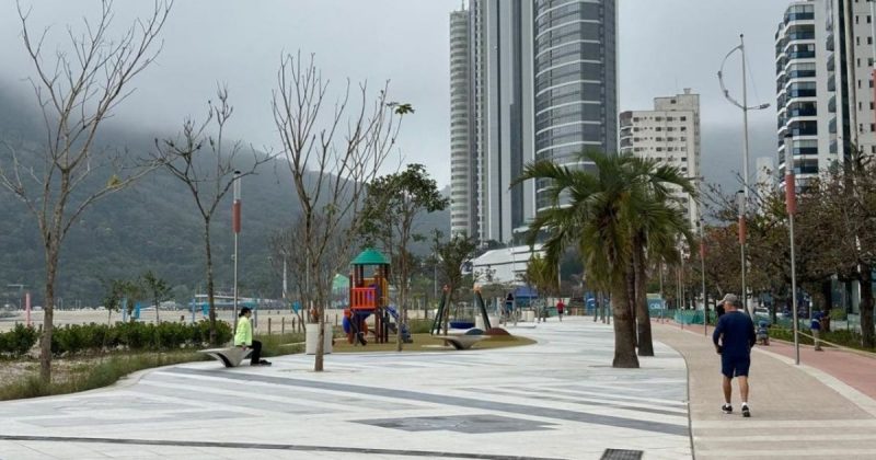 Calçadão da Praia Central em Balneário Camboriú