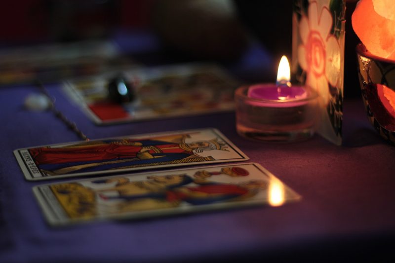 Tarot revela as energias de cada signo para janeiro de 2025