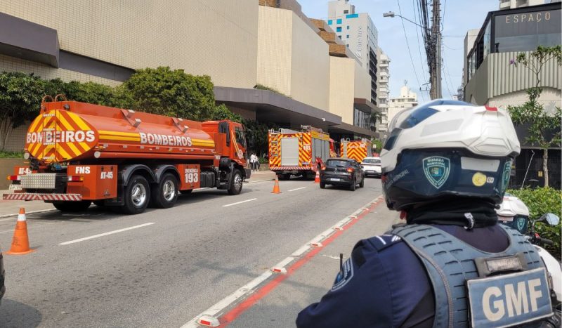 Princípio de incêndio atinge a praça de alimentação do Beiramar Shopping, em Florianópolis