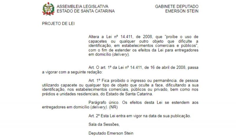 Projeto de Lei quer proibir o uso de capacete por entregadores em áreas residenciais em Santa Catarina