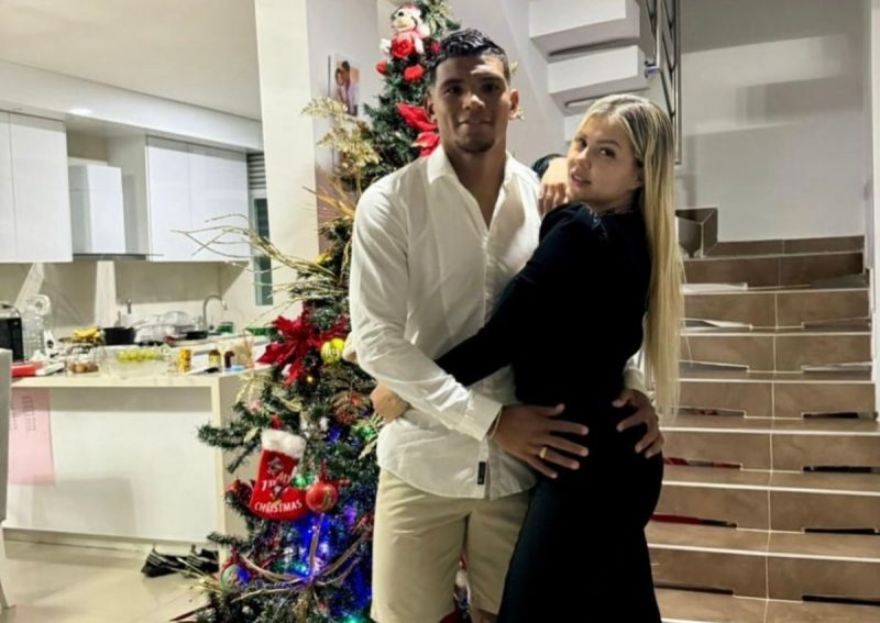 Rafael Pérez, jogador do Júnior Barranquilla, com a esposa
