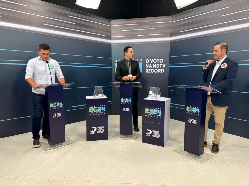 Imagem mostra debate entre Robison e Chiodini em Itajaí Imagem mostra debate entre Robison e Chiodini em Itajaí