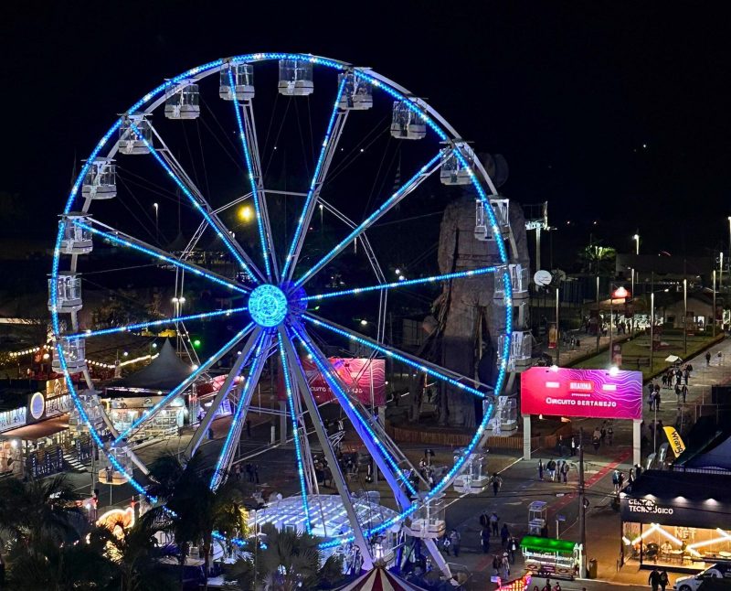 Roda-gigante que semelhante à que estará na Oktobrfest Blumenau