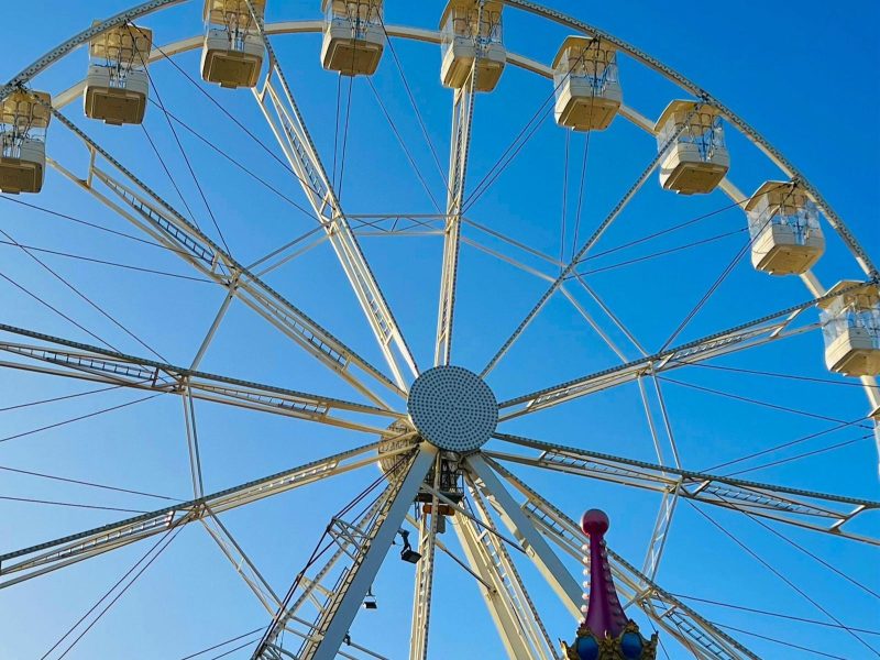 Modelo de roda-gigante que será montada no evento