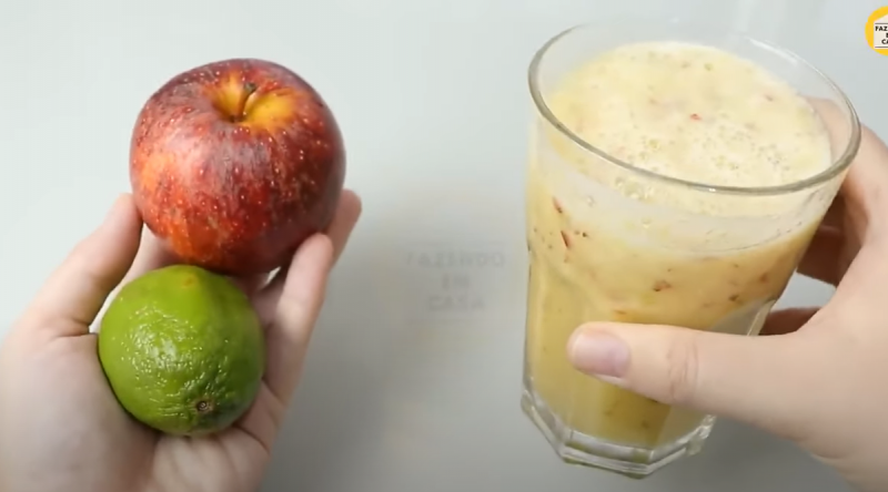 Foto do suco que derruba o colesterol ao lado dos ingredientes 