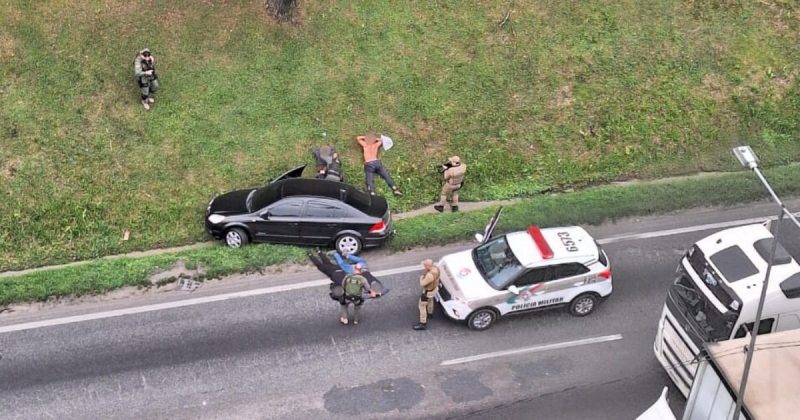 Suspeitos de executar homem sendo presos 