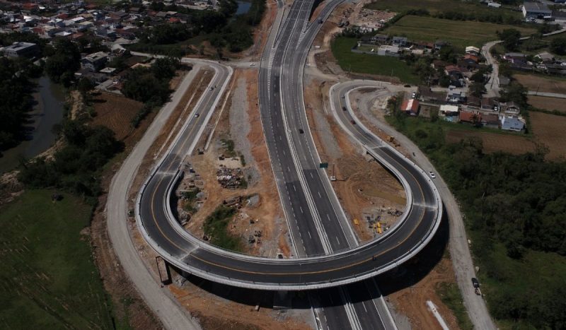 foto área da passagem superior da Guarda do Cubatão, em Palhoça