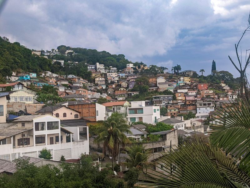 Sábado amanhece instável e nublado, mas sol predomina ao longo do dia