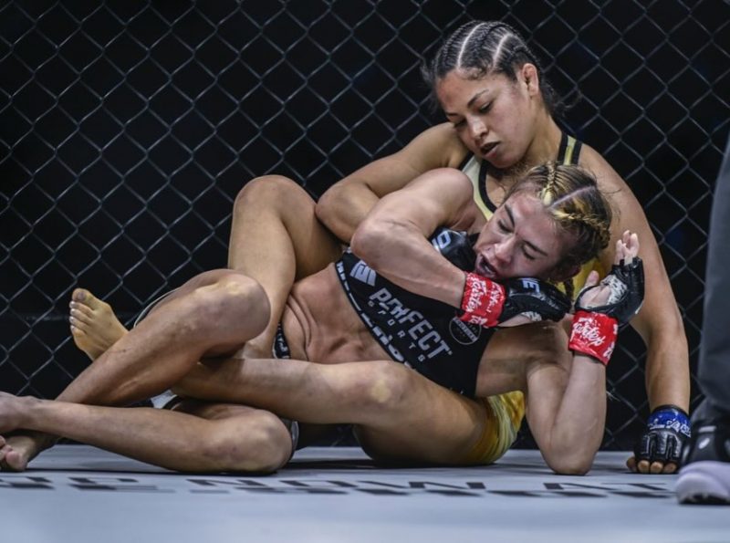 Lutadora Vick Souza conquistou a segunda vitória consecutiva no One Championship