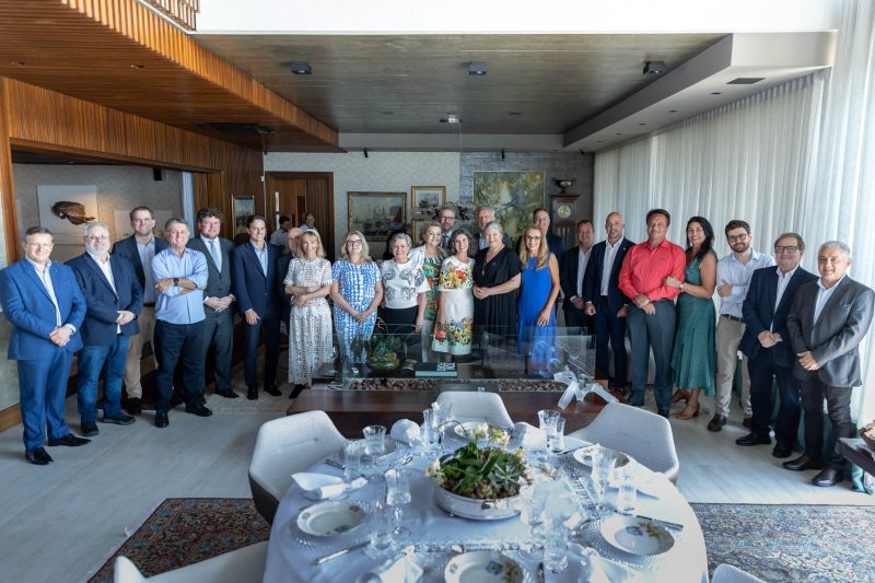 Foto mostra participantes do evento de lançamento de projeto sobre imigração italiana pelo Grupo ND