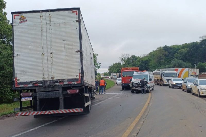 Acidente aconteceu na BR-282, em Xaxim. &#8211; Foto: PRF/Divulgação/ND