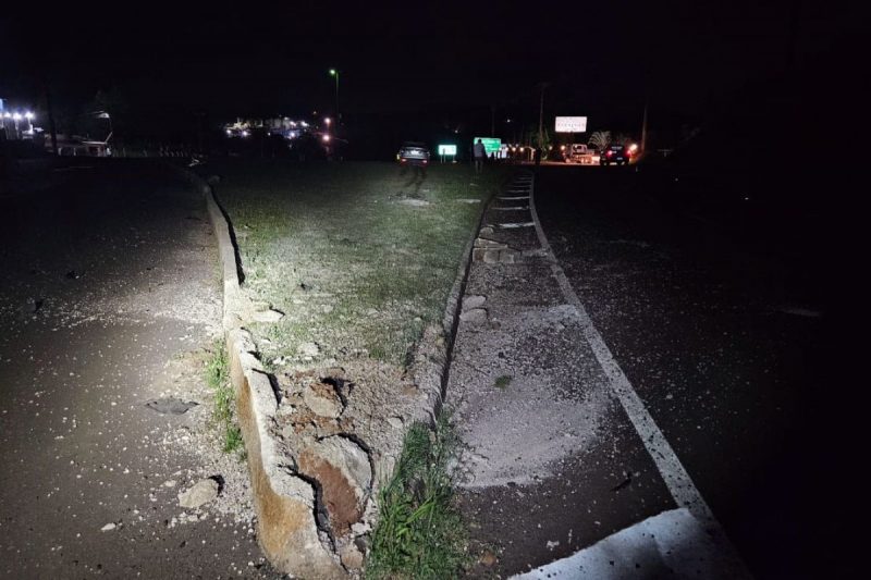 motorista supostamente bêbado invadiu canteiro em Chapecó 