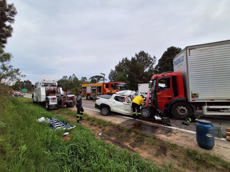 Acidente gravíssimo matou uma pessoa e feriu outra