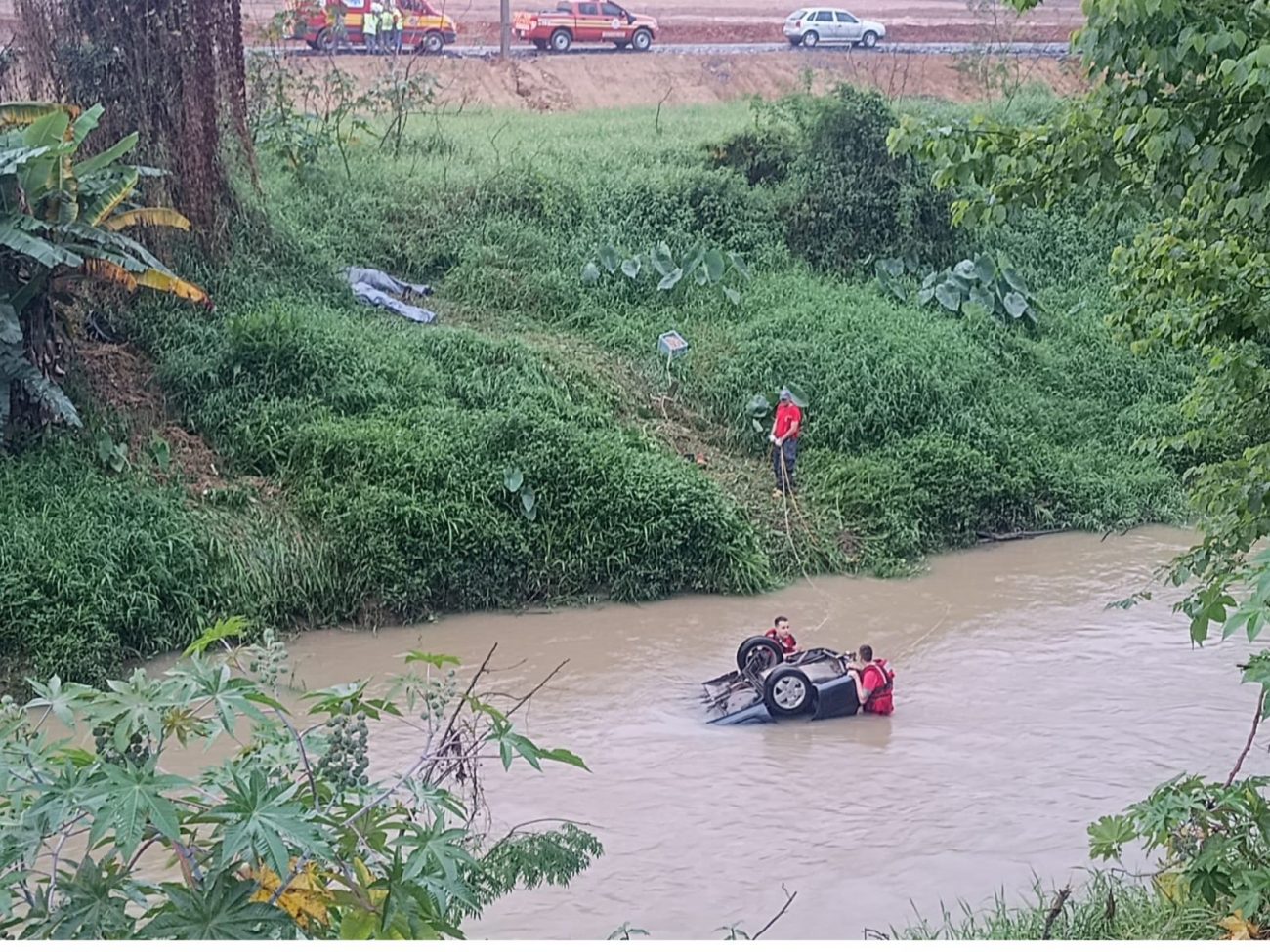 Acidente com o carro da família de Blumenau foi registrado na madrugada desta quinta-feira (3), na BR-470 - CBMSC/Reprodução/ND