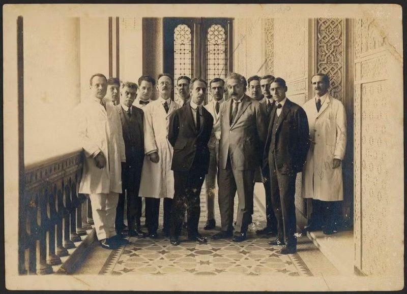 Albert Einstein em visita ao Instituto Oswaldo Cruz, no Rio de Janeiro