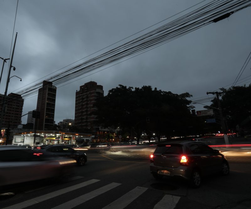 Apagão em São Paulo já dura mais de 60 horas. Cerca de 537 mil clientes estão sem luz em todo estado