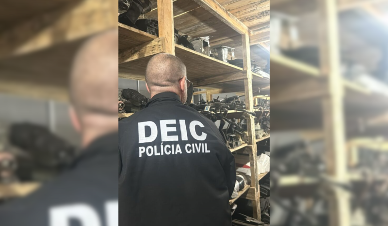 Agentes encontraram peças roubadas de quatro veículos em loja automotiva em Palhoça