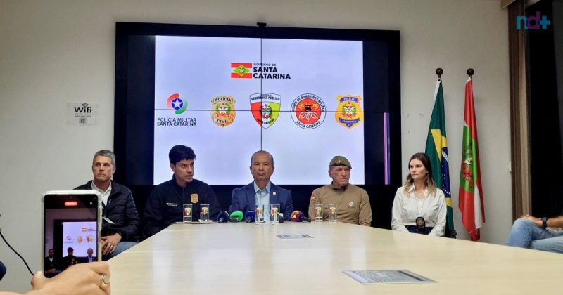 imagem da coletiva de imprensa após ataques na grande florianópolis