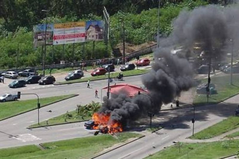 Atentado ao carro de Rogério Andrade mata filho do bicheiro