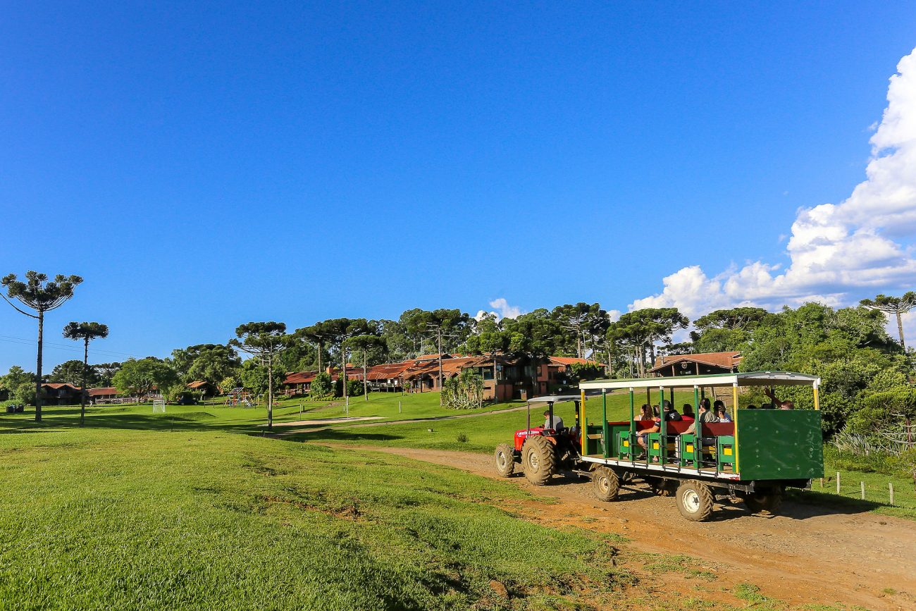 O hotel oferece uma variedade de atividades divertidas como cavalgadas, trilhas ecológicas, pesca, ordenha, colheita de frutas e hortaliças - Foto: Divulgação/Hotel Fazenda Boqueirão