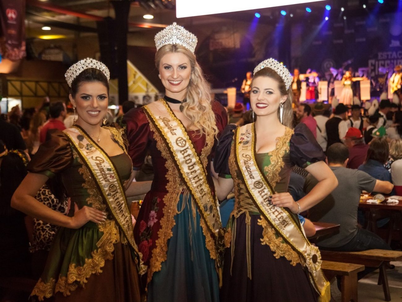 Bruna Ponchielli, rainha de 2017 da Oktoberfest Blumenau - Divulgação/Site Oktoberfest Blumenau