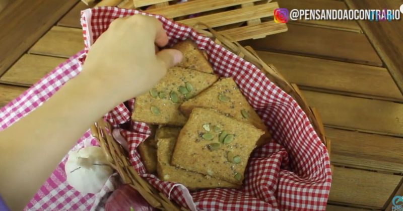 Imagem mostra pão mais fácil do mundo já assado, pronto para comer