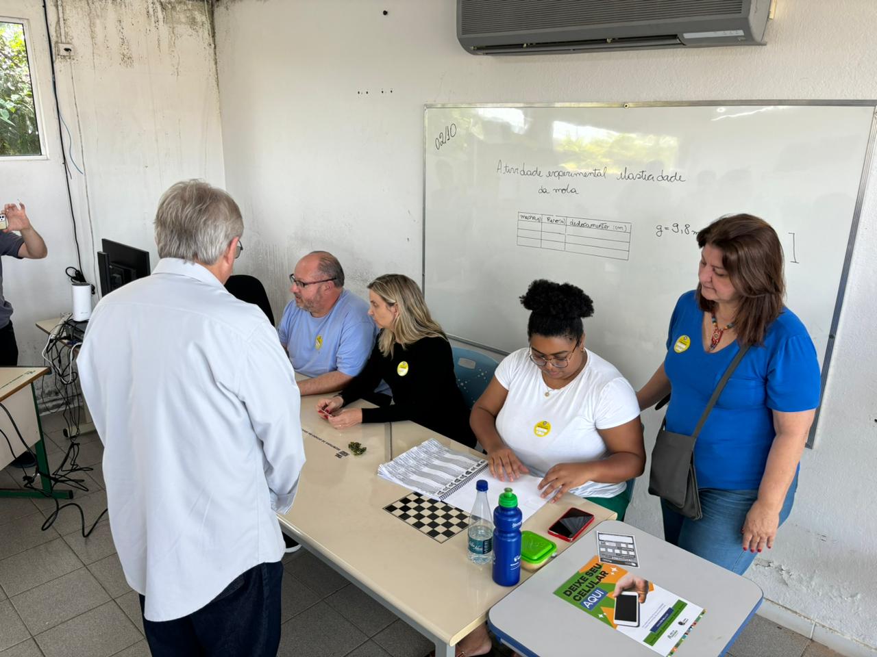 Carlito Merss votou em seção eleitoral no bairro Guanabara, na zona Sul da cidade - Mikael Melo/Reprodução/ND