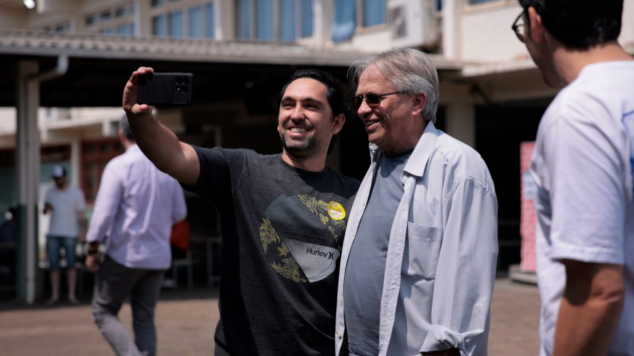 Candidato encontrou apoiadores durante votação - Assessoria Carlito Merss/Reprodução/ND