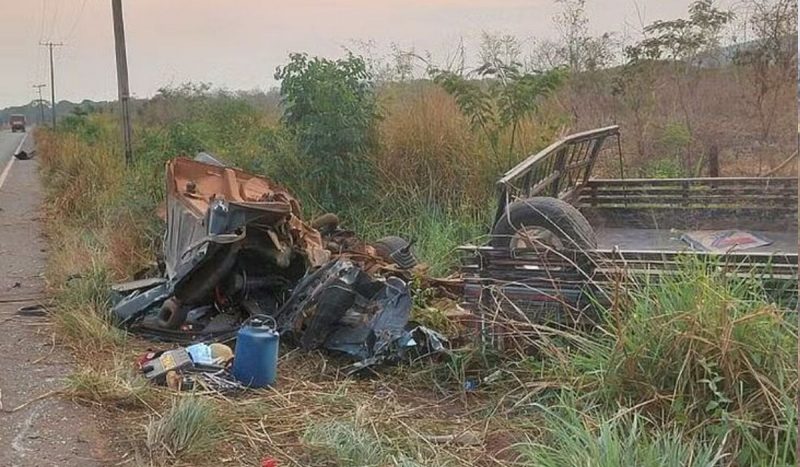 Caminhonete destruiu o carro de Oesdras