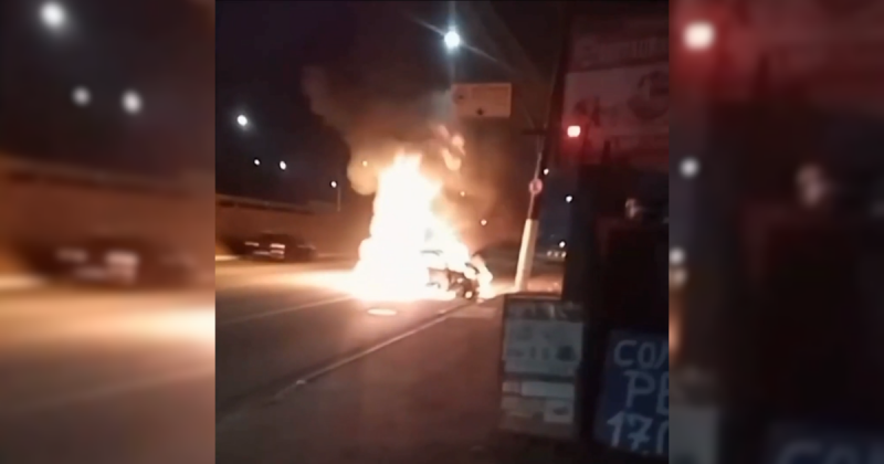 Imagens mostram momento que carro pega fogo no meio de avenida na zona leste de São Paulo - Foto: Balanço Geral SP/Reprodução/ND