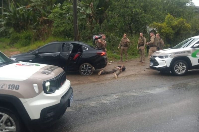 Carro foi recuperado 