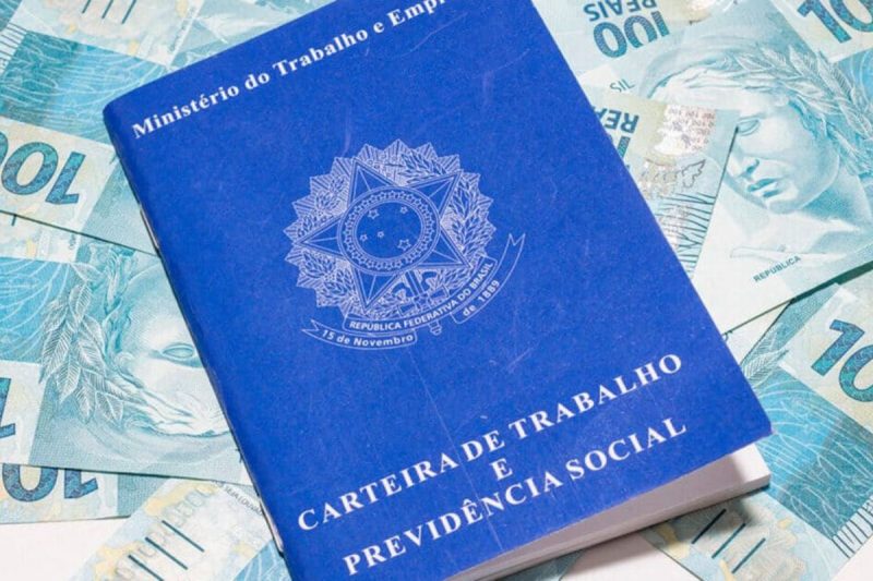 O 13º salário é pago a trabalhadores com carteira assinada