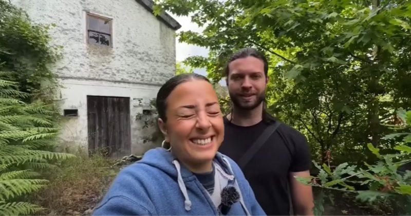 Casal comprou casa abandonada 