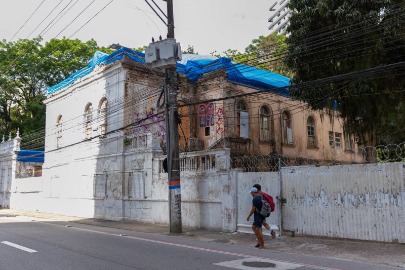 Casarão fica localizado em área nobre da capital catarinense - Foto: Germano Rorato/ND