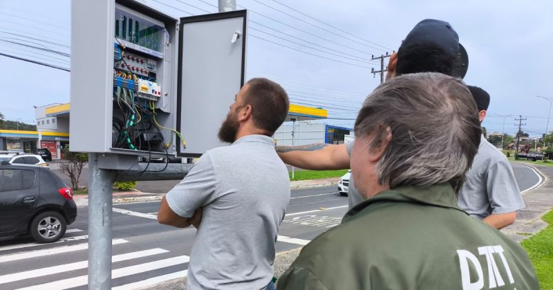 Instalação da central semafórica em Criciúma