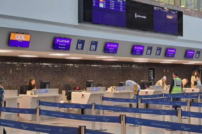 Área de check-in do Aeroporto de Porto Alegre