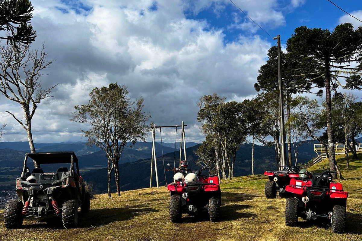 Outra das coisas legais para fazer em Urubici é a experiência de andar de quadriciclo pelo interior - Rancho da Montanha Urubici/Redes Sociais/Divulgação