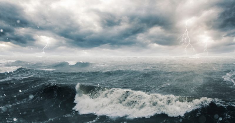 Mar agitado durante tempestade