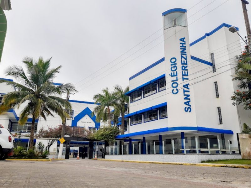 Fachada do Colégio Santa Terezinha, em Florianópolis, onde uma adolescente de 14 anos morreu após sofrer uma parada cardiorrespiratória