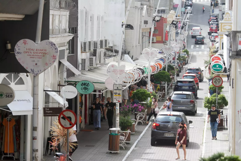 Criminosos fazem ameaças ao comércio na Grande Florianópolis para aplicar "golpe do Pix". Na imagem, estabelecimentos comerciais do Centro de Florianópolis