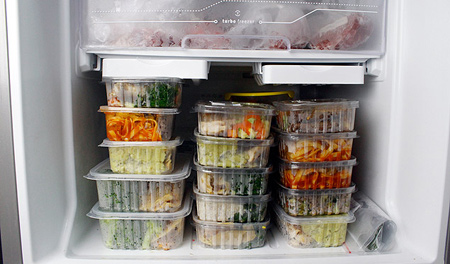 Refei&ccedil;&otilde;es prontas n&atilde;o devem ser colocadas ainda quentes no congelador – Foto: Reprodu&ccedil;&atilde;o/ND