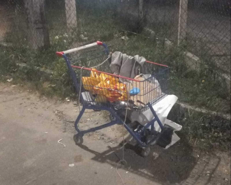 Imagem mostra carrinho de supermercado onde corpo foi encontrado