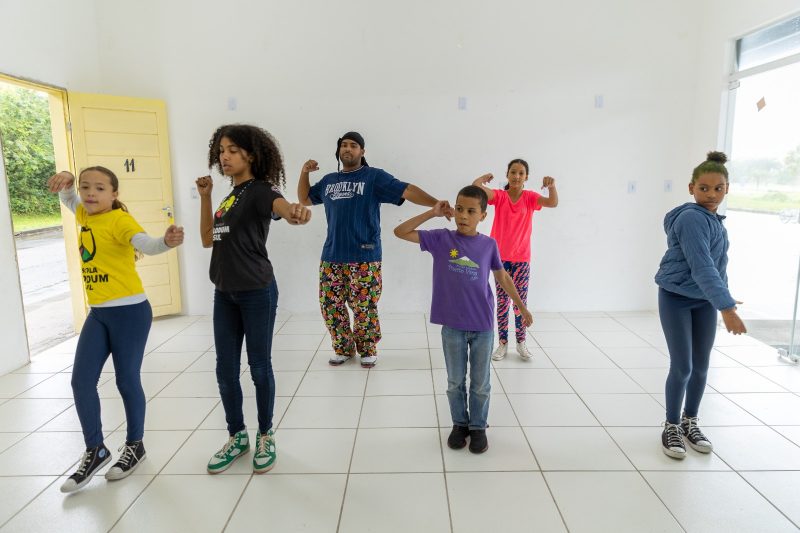 Dança é uma das atividades realizadas nos projetos sociais &#8211; Foto: Germano Rorato/ND